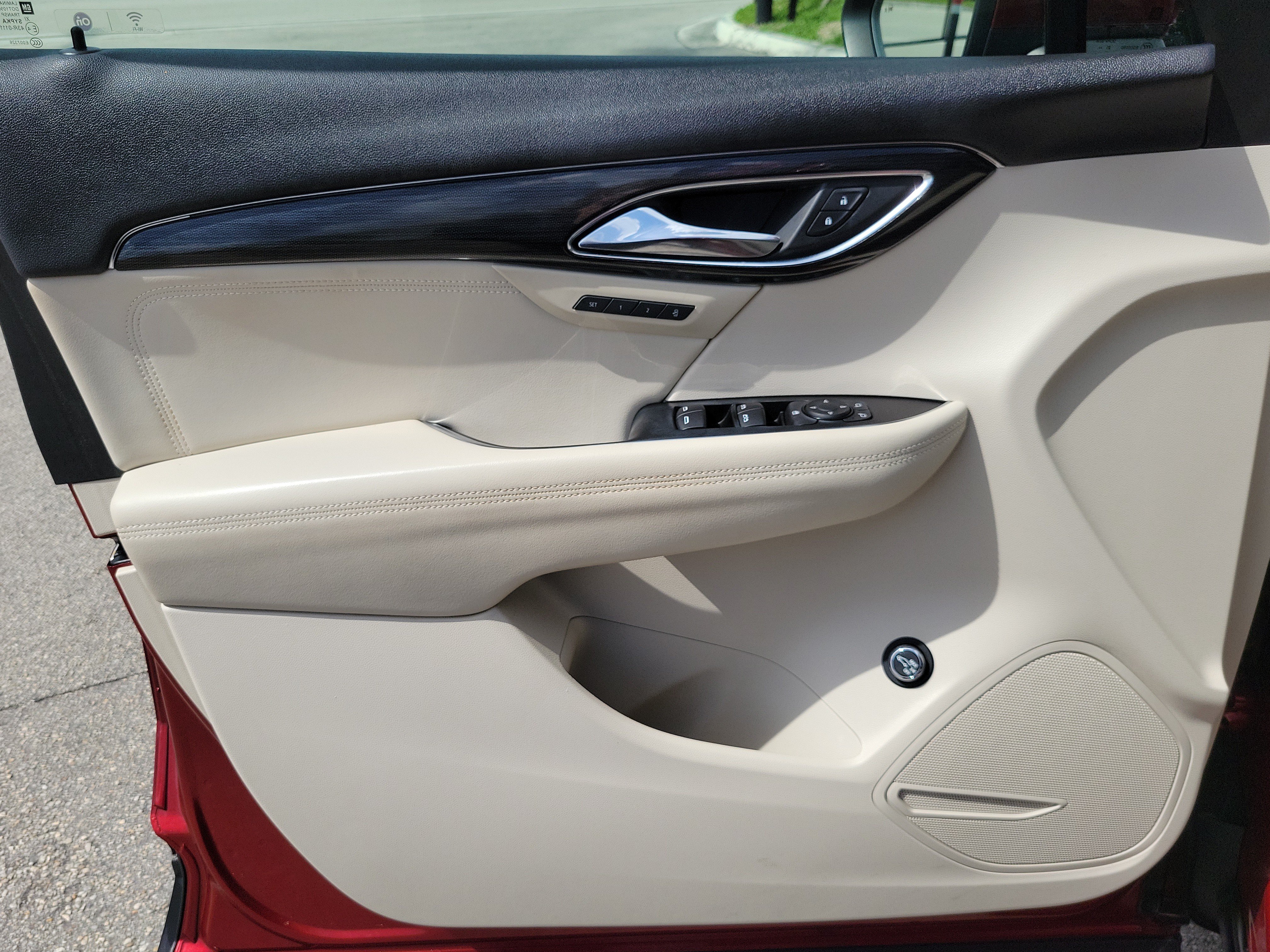 Used 2022 Buick Envision Essence w/ Safety Package FWD image 25