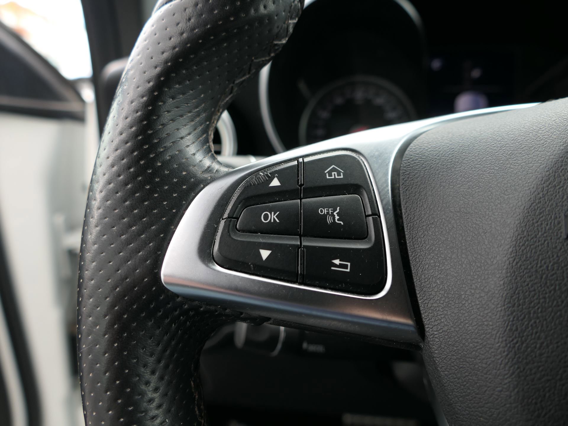 Used 2019 Mercedes-Benz GLC 300 w/ AMG Line image 15