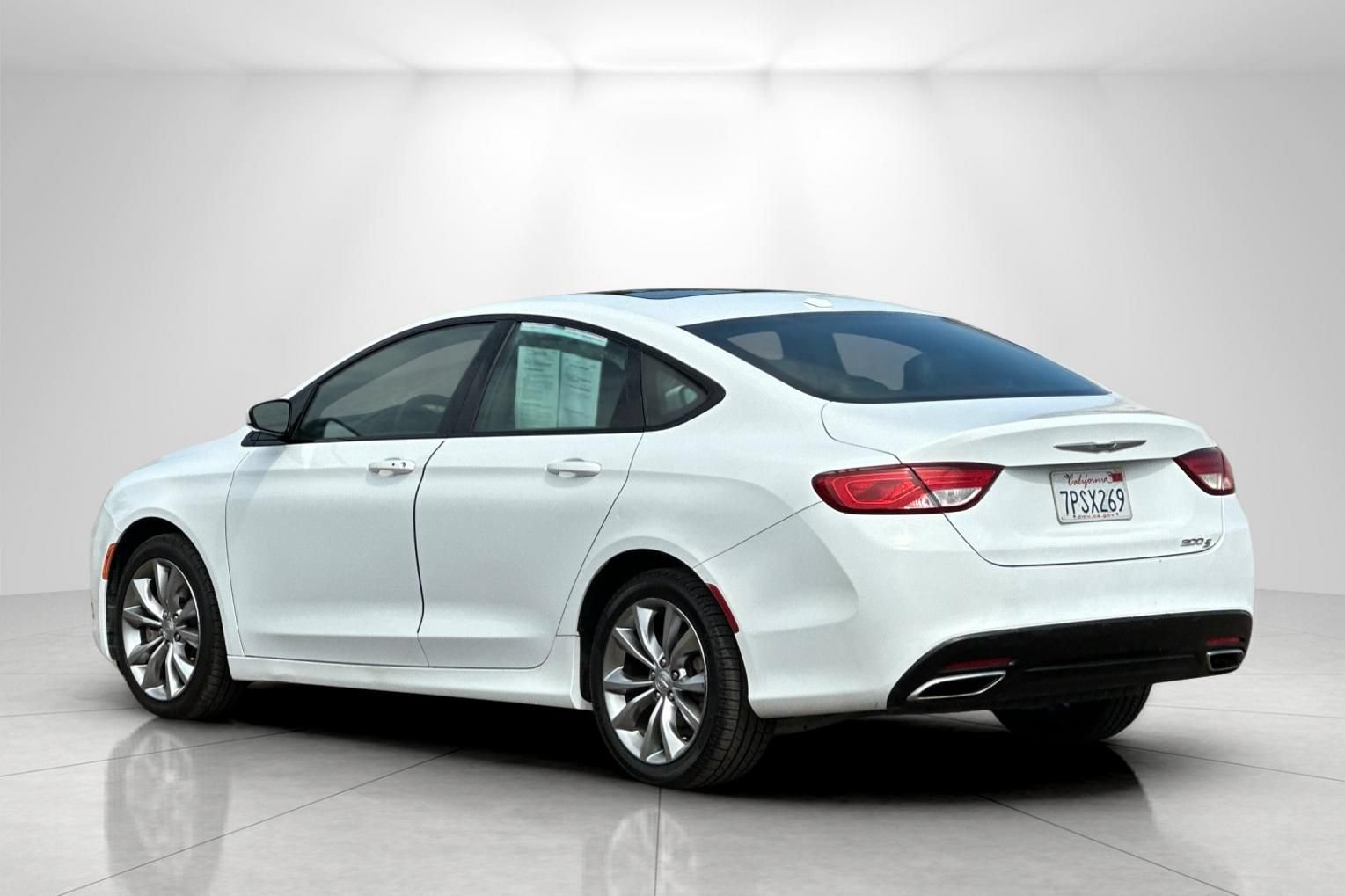 Used 2015 Chrysler 200 S FWD image 5