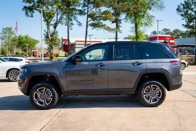 Used 2022 Jeep Grand Cherokee Trailhawk w/ Advanced Protech Group II image 2