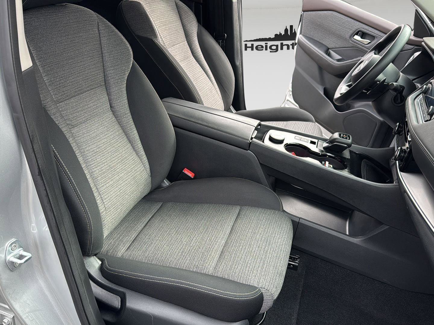 Used 2022 Nissan Rogue SV image 37