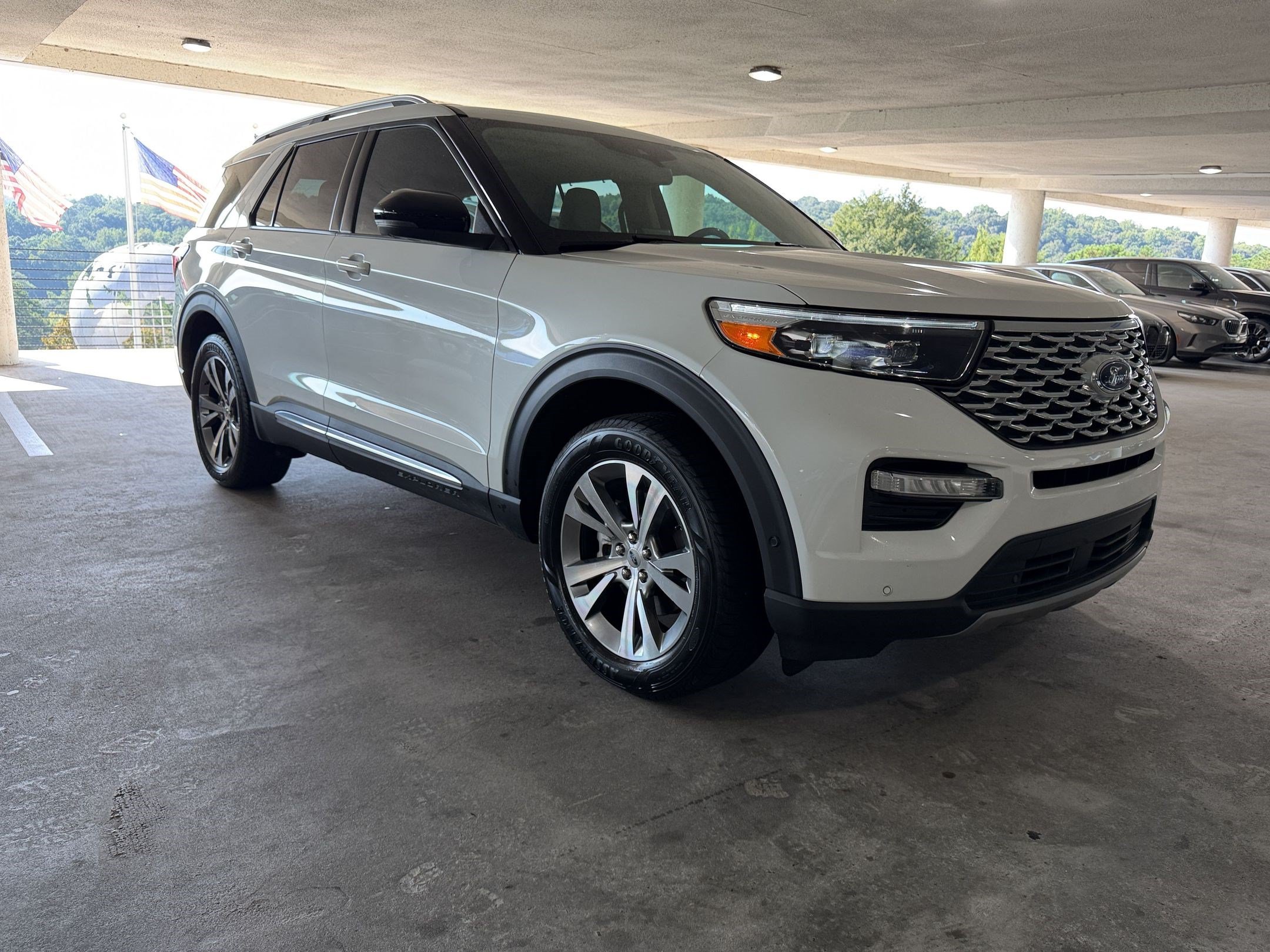 Used 2020 Ford Explorer Platinum w/ Premium Technology Package AWD/4WD image 6