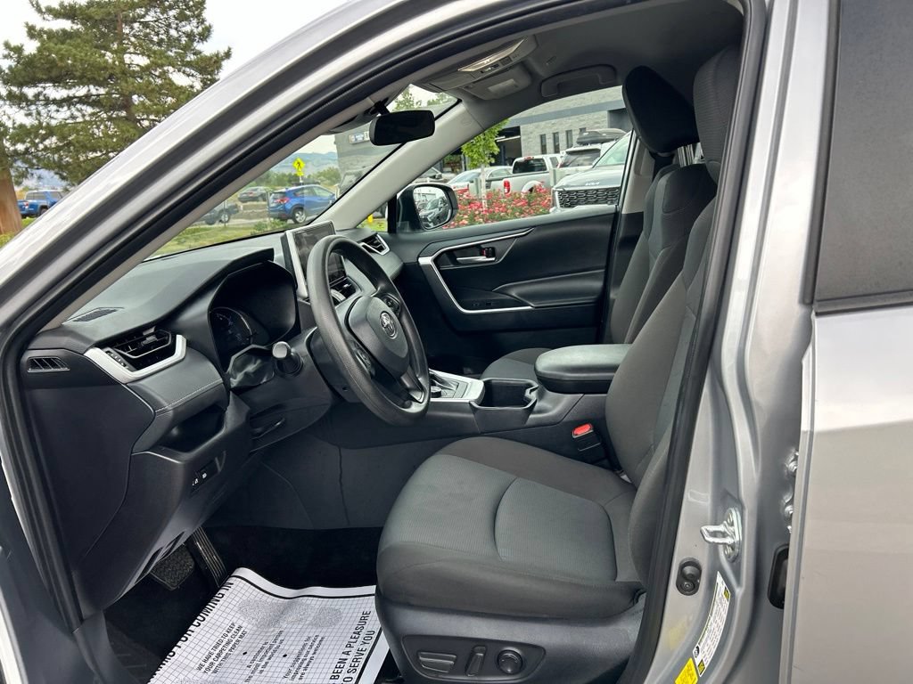Used 2025 Toyota RAV4 XLE AWD/4WD image 21