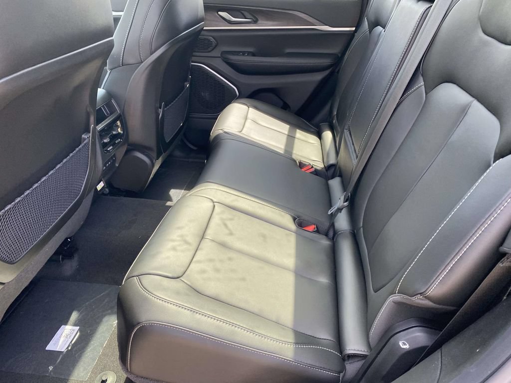 New 2026 Jeep Grand Cherokee Limited w/ Limited Altitude Package RWD image 10
