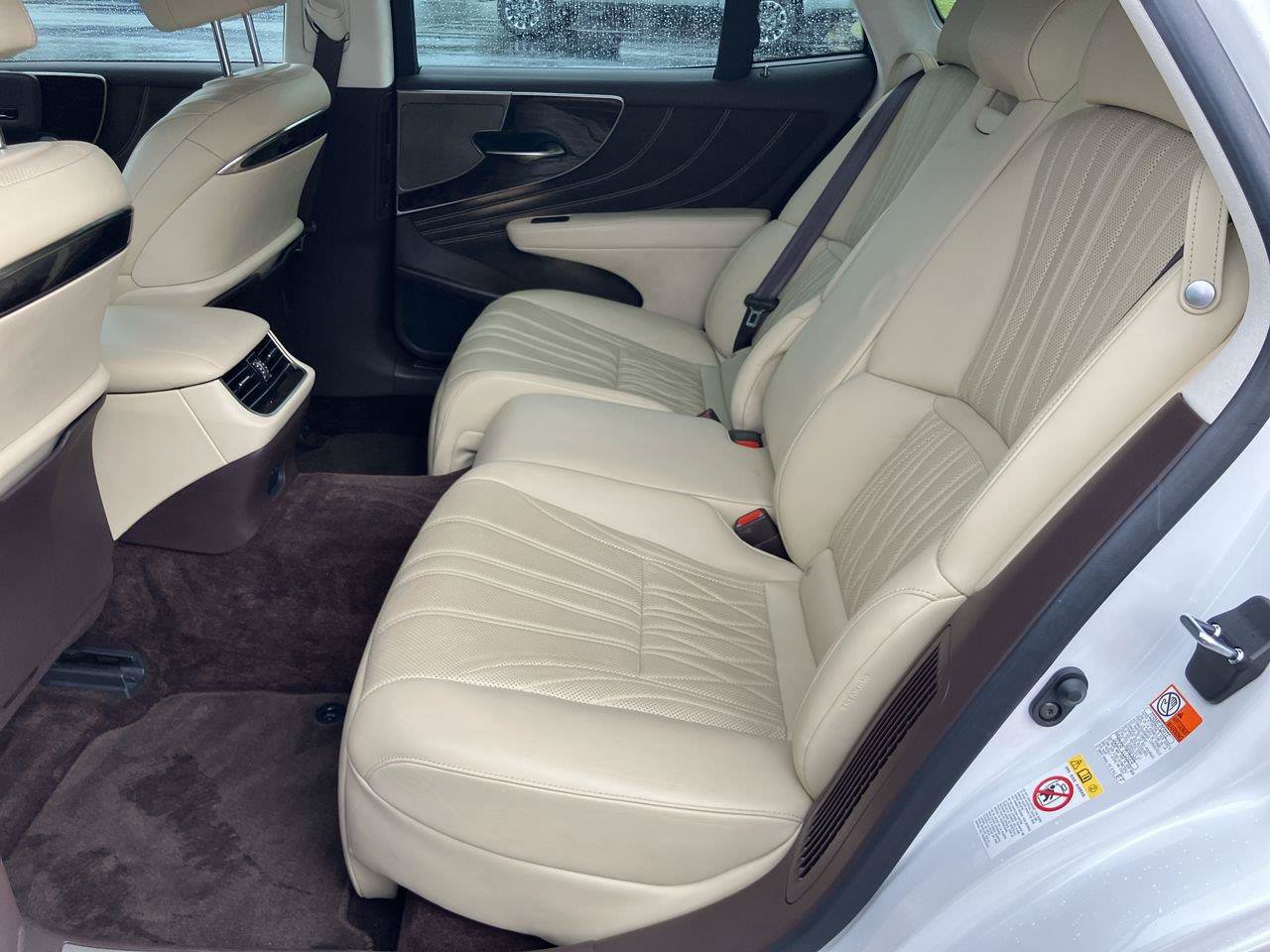 Used 2018 Lexus LS 500h w/ Luxury Package RWD image 27