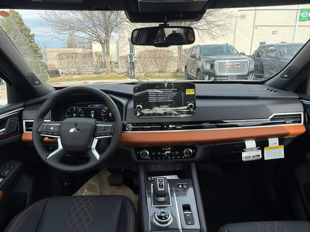 Used 2025 Mitsubishi Outlander 4WD Plug-In Hybrid image 24