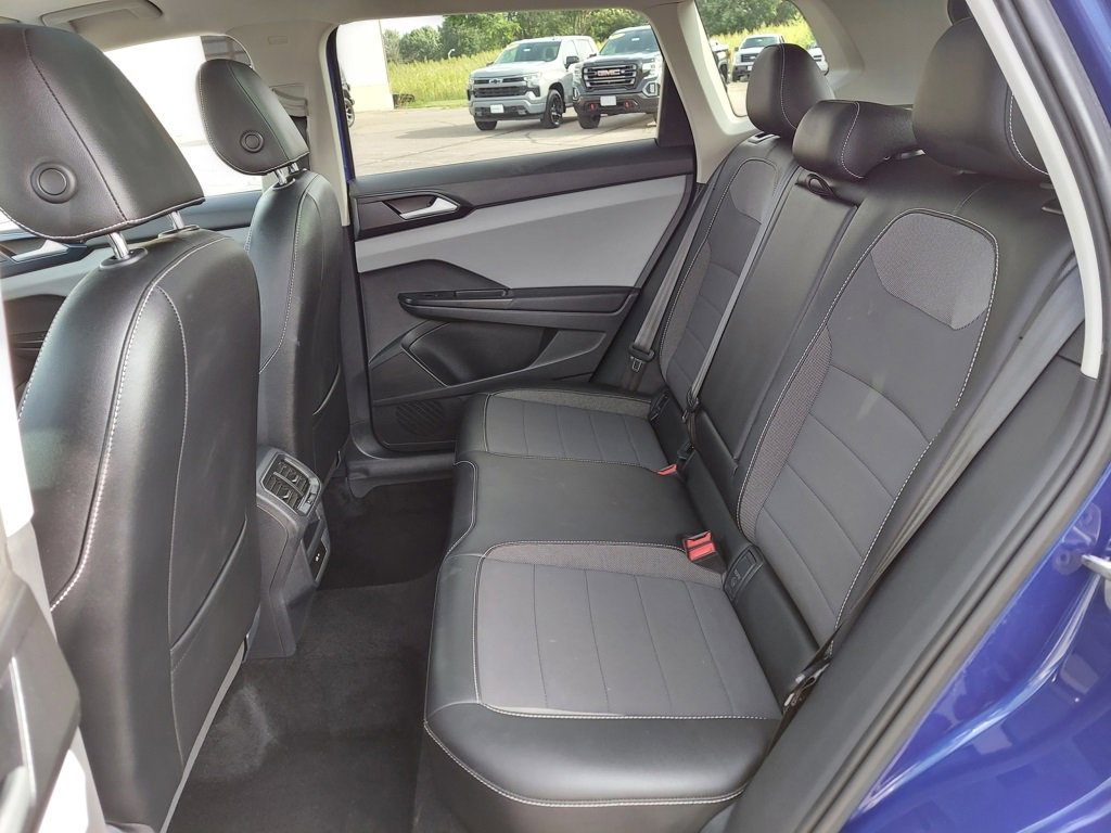 Used 2022 Volkswagen Taos SE w/ Panoramic Sunroof Package image 37