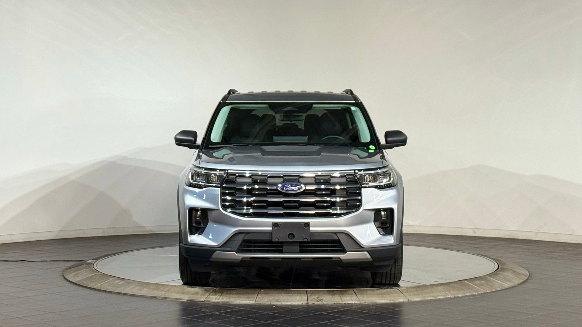Used 2025 Ford Explorer Active w/ Active Comfort Package image 3