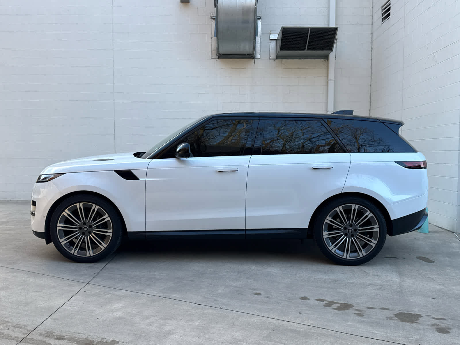 Certified 2024 Land Rover Range Rover Sport SE image 5