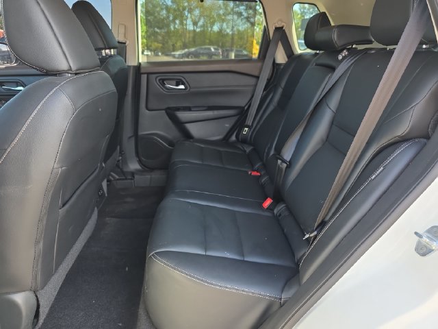 Used 2022 Nissan Rogue SL w/ SL Premium Package FWD image 16