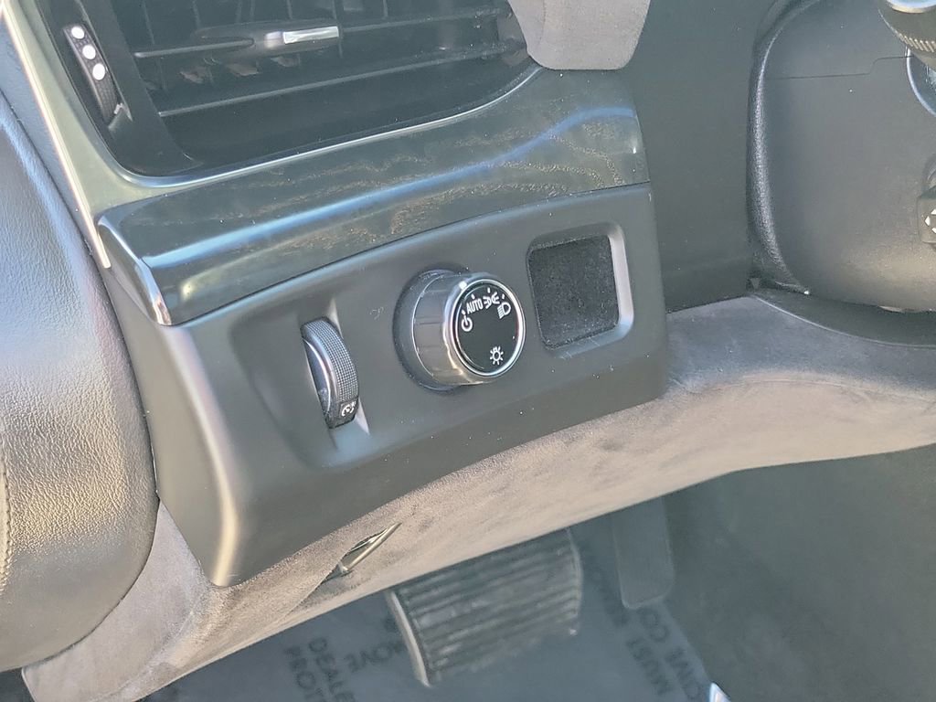 Used 2017 Cadillac Escalade ESV Platinum image 27