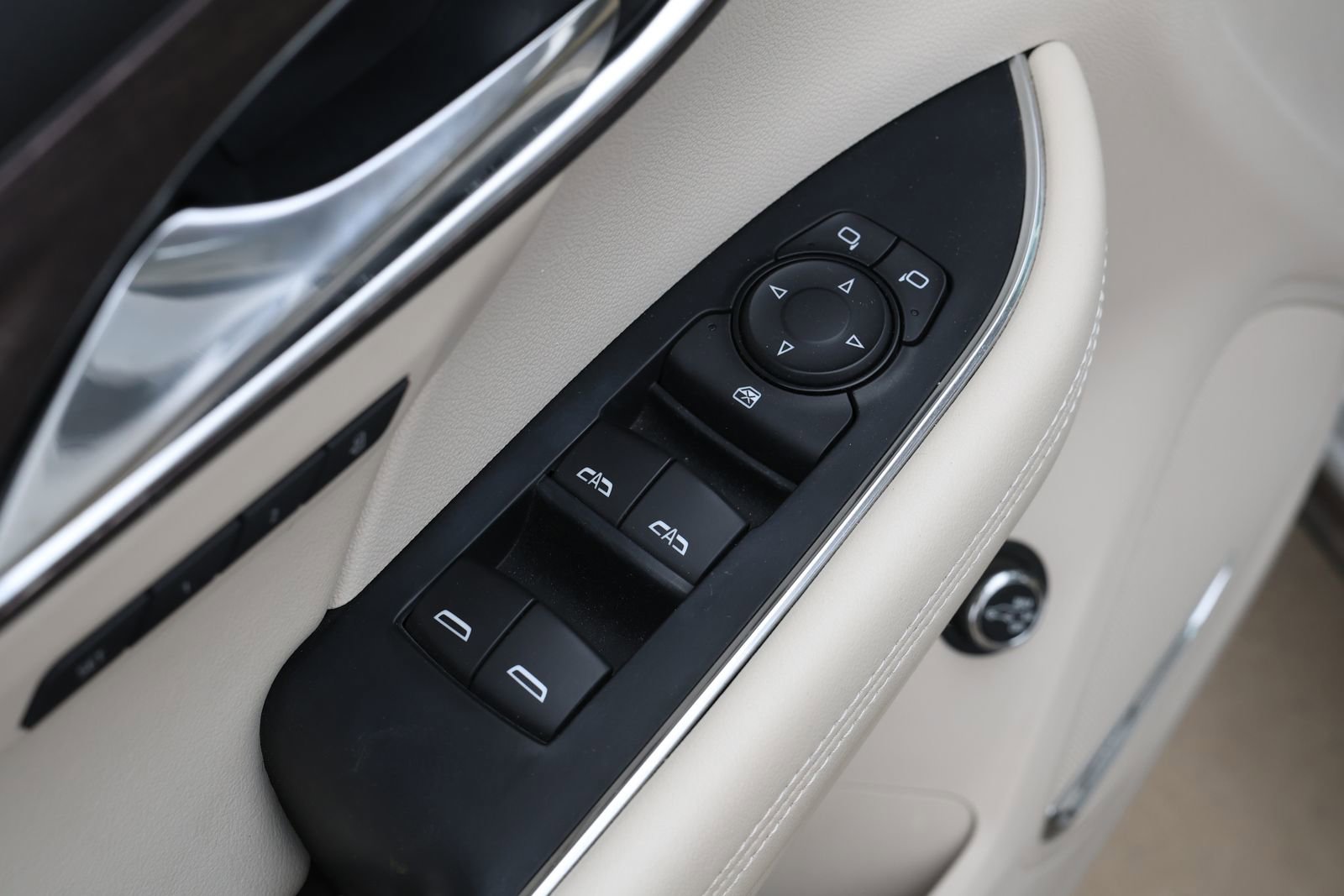 Used 2022 Buick Envision Avenir w/ Technology Package II image 29