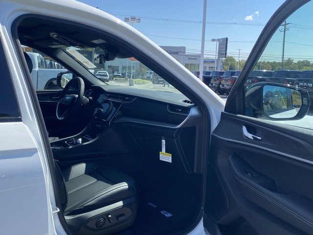 New 2025 Jeep Grand Cherokee L Limited w/ Luxury Tech Group II image 25