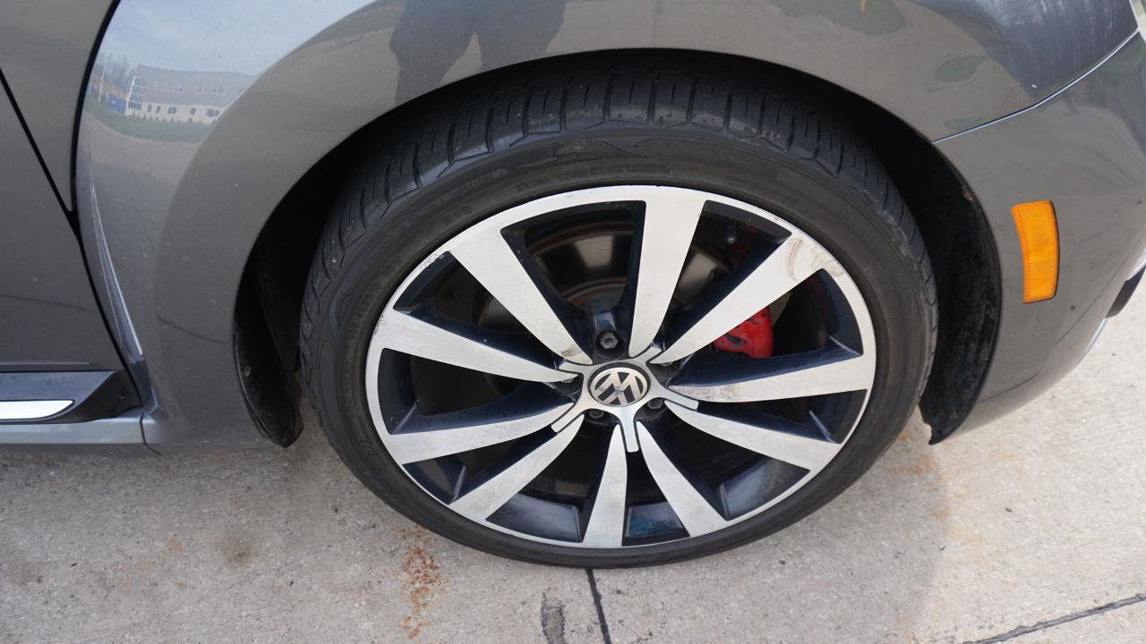 Used 2014 Volkswagen Beetle R-Line image 12
