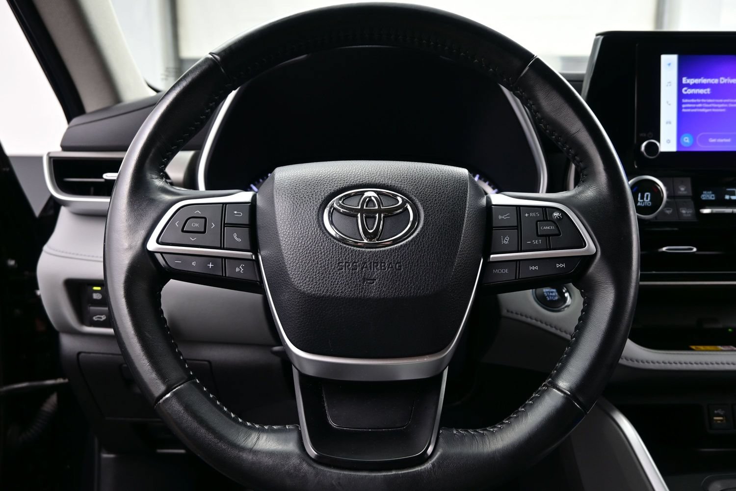 Used 2023 Toyota Highlander XLE AWD/4WD image 26