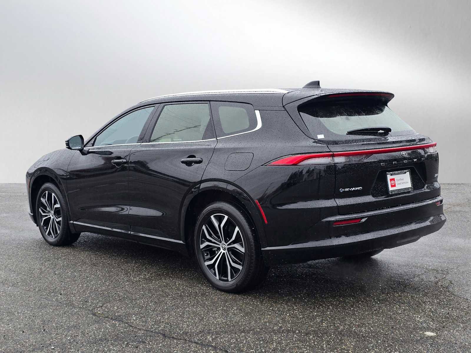 Used 2025 Toyota Crown Signia XLE image 5