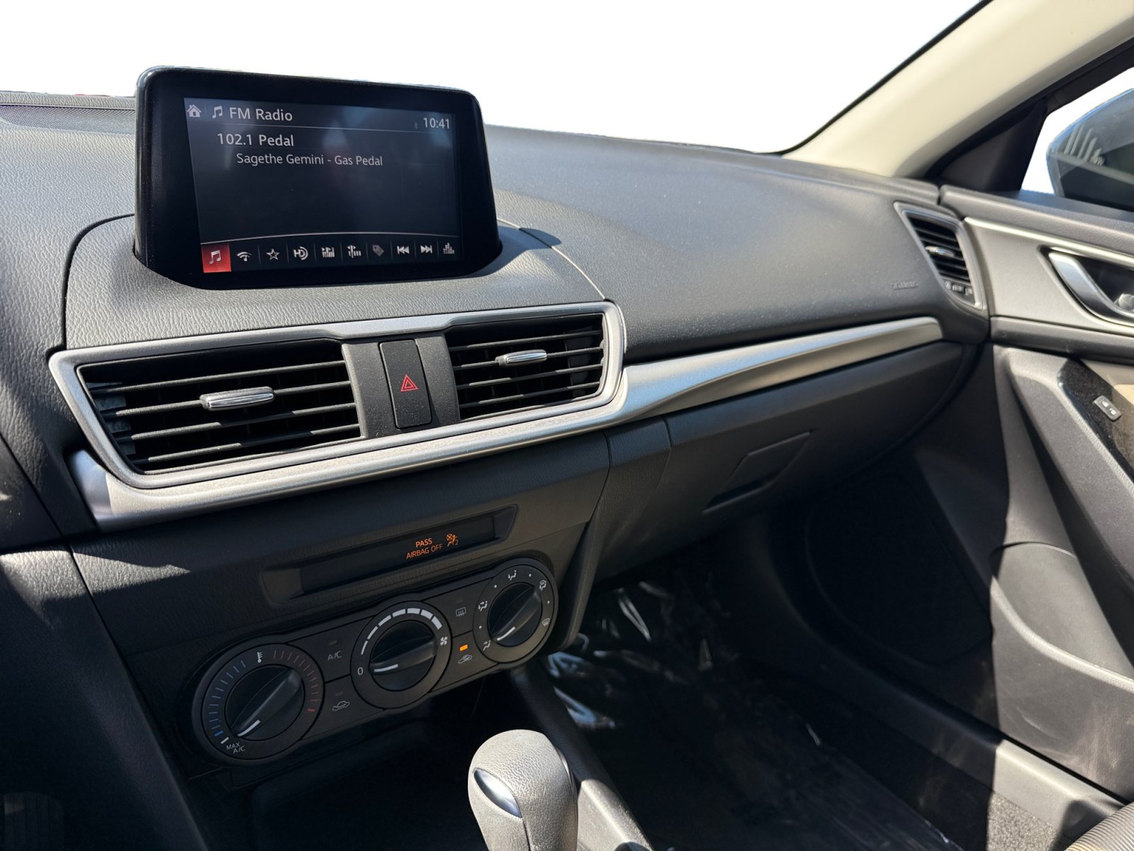 Used 2018 MAZDA MAZDA3 Sport FWD image 12