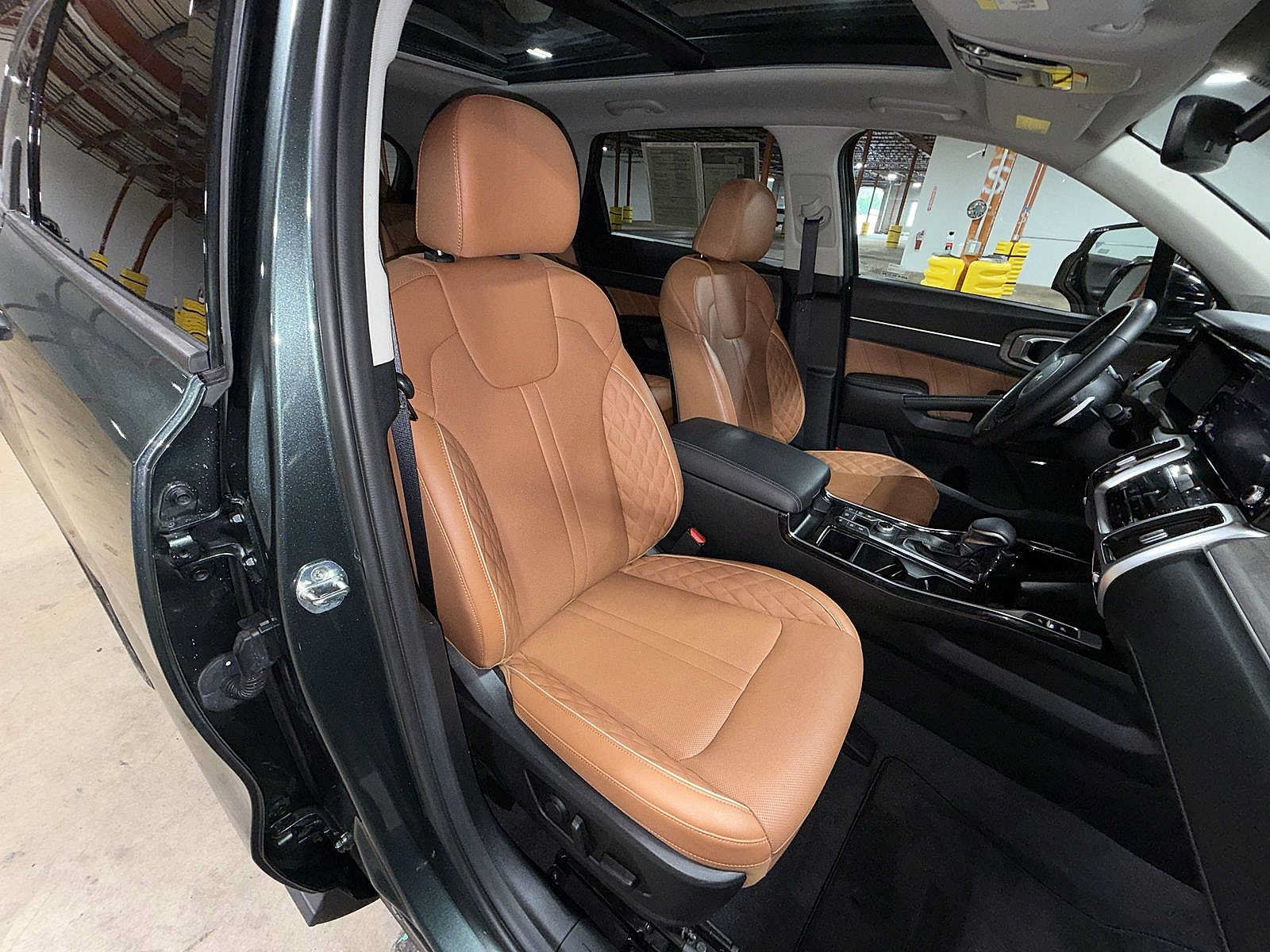 Used 2022 Kia Sorento SX Prestige w/ Rust Color Package AWD/4WD image 15