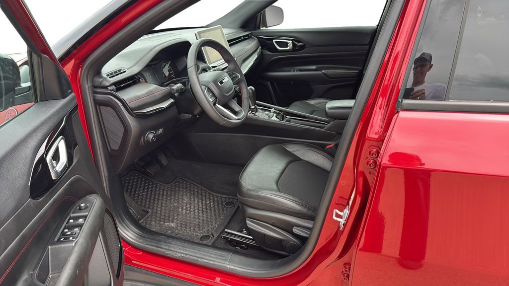 Used 2025 Jeep Compass Trailhawk AWD/4WD image 13
