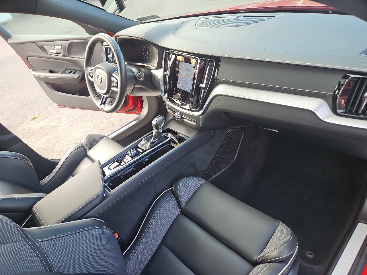 Used 2021 Volvo S60 T6 R-Design image 19