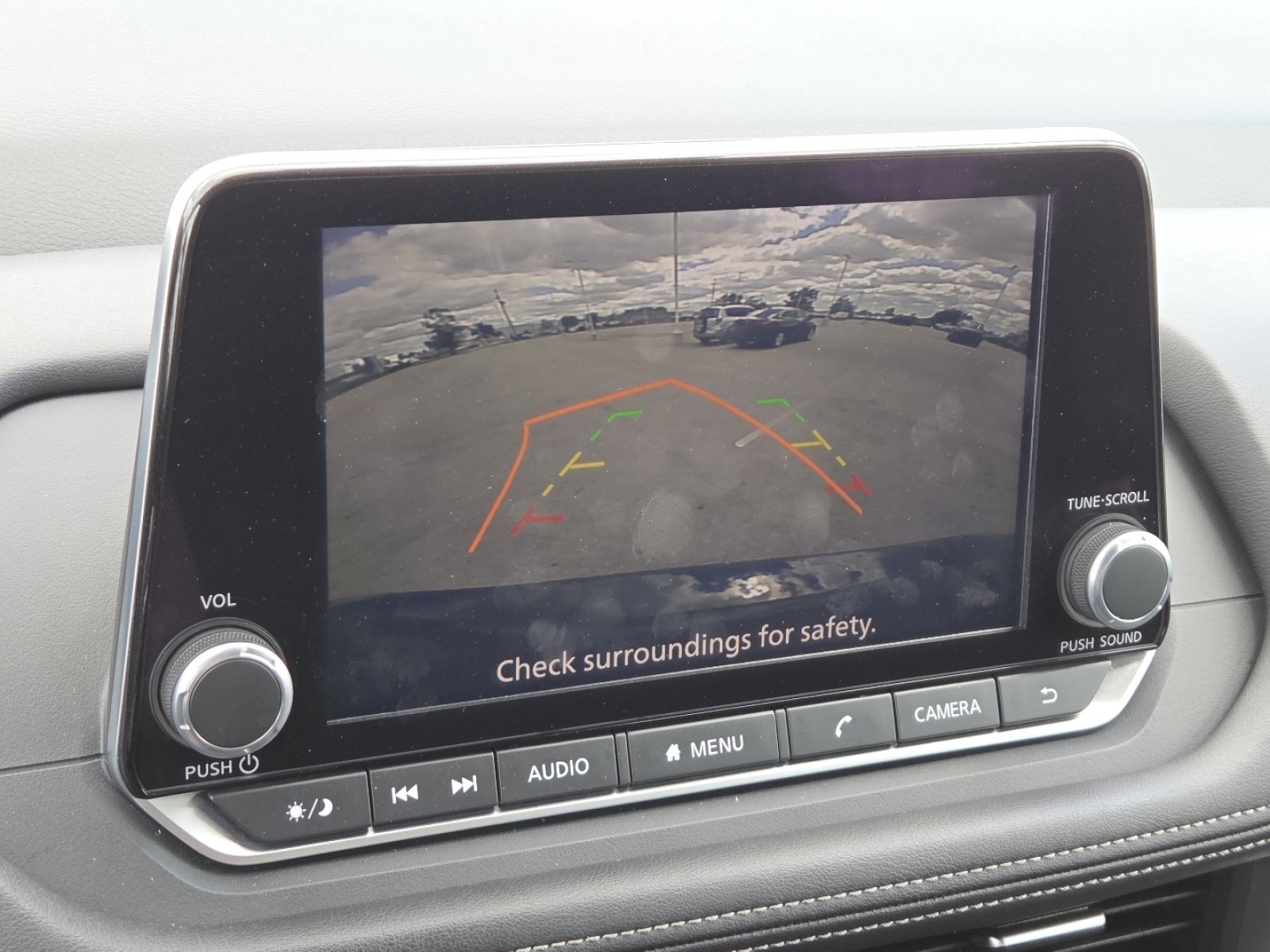 Used 2025 Nissan Rogue SV FWD image 8