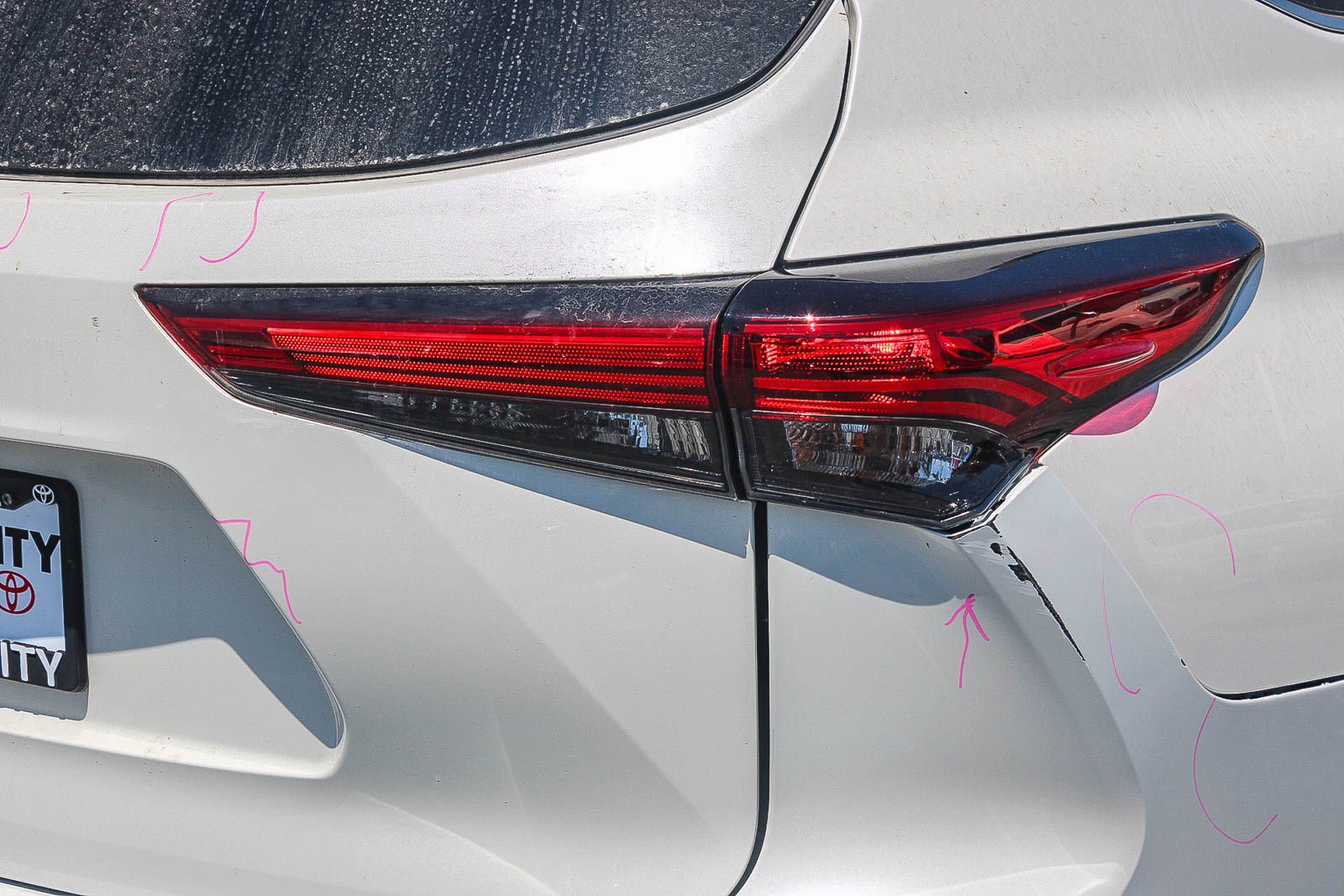 Used 2021 Toyota Highlander L FWD image 15