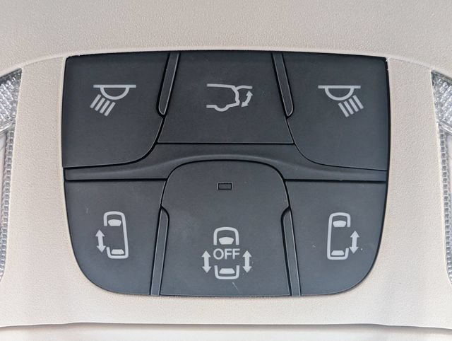 Used 2023 Chrysler Pacifica Touring-L FWD image 29