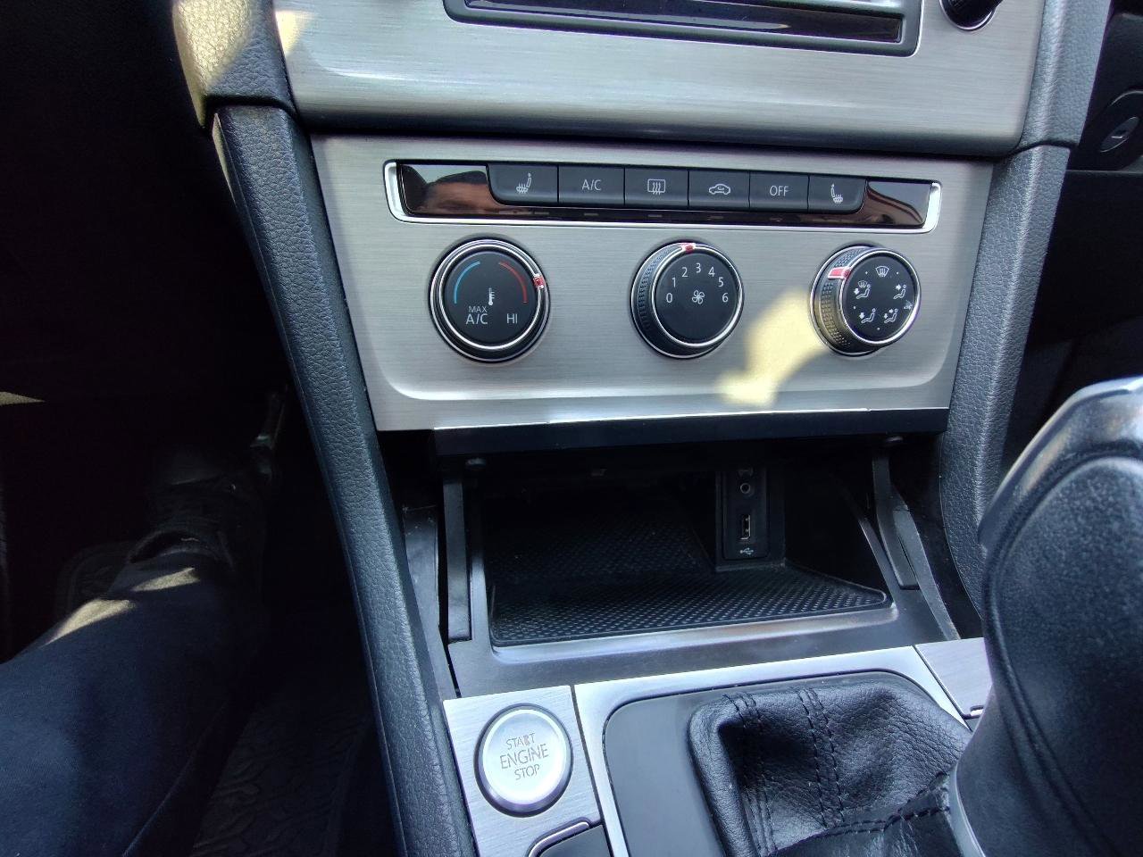 Used 2016 Volkswagen Golf SE image 24