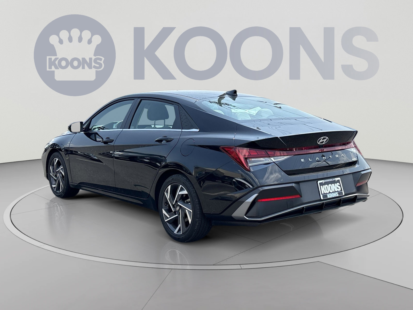 Used 2025 Hyundai Elantra Limited FWD image 4