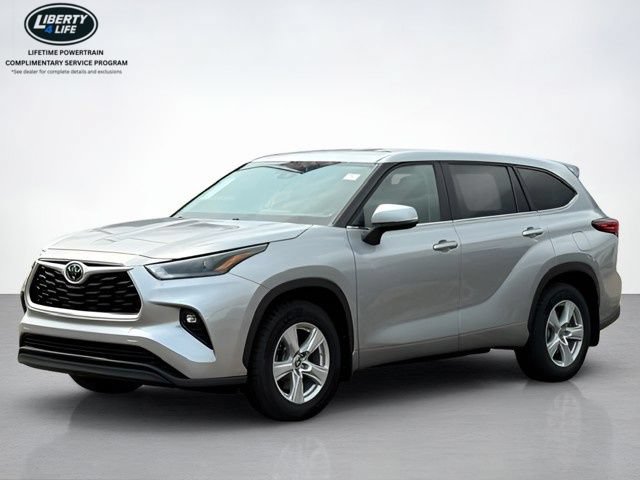 Used 2023 Toyota Highlander LE FWD image 7