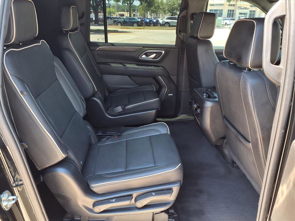 Used 2022 Chevrolet Suburban Premier AWD/4WD image 13