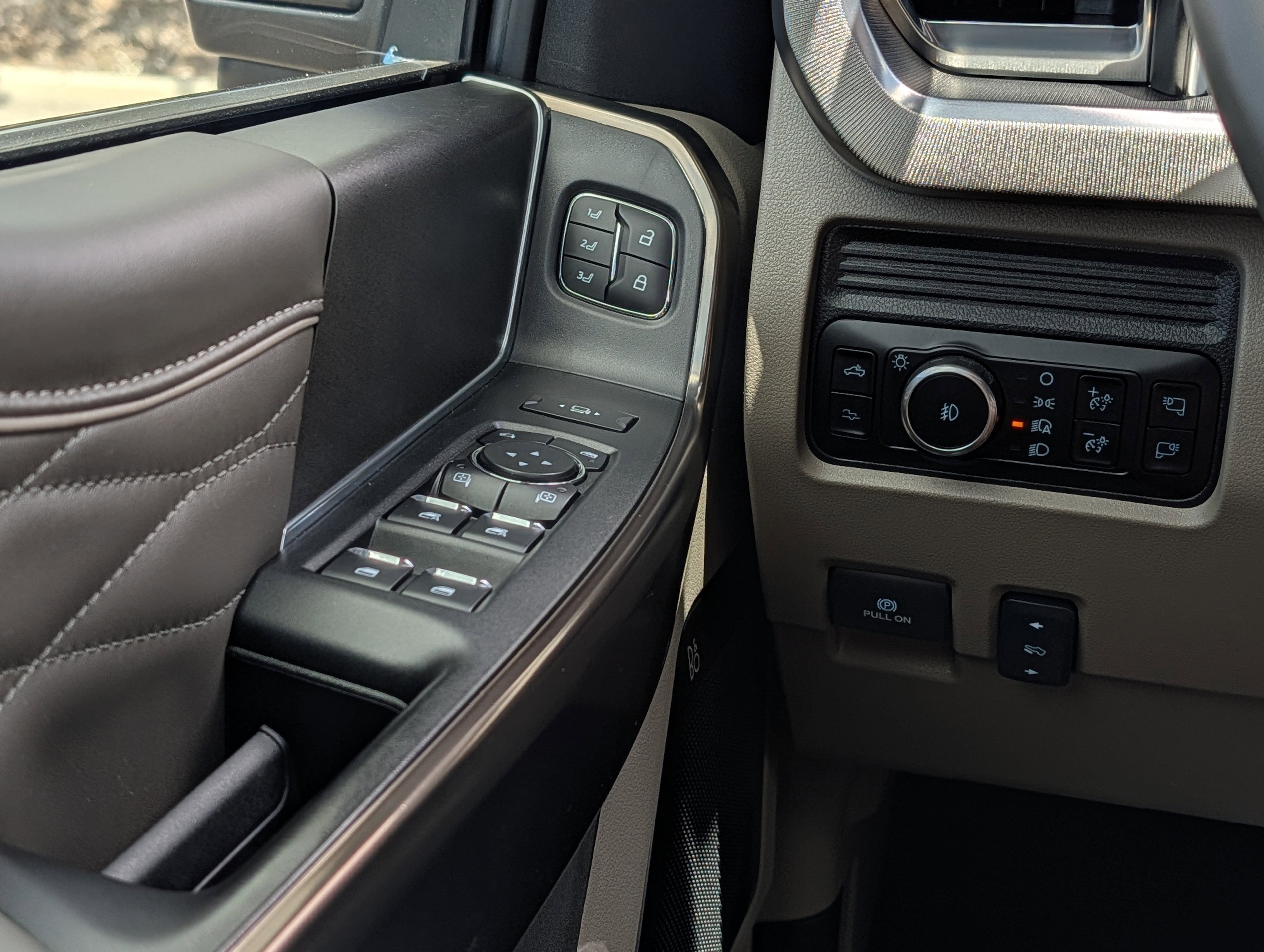 Used 2025 Ford F250 Platinum w/ Platinum Plus Package AWD/4WD image 28