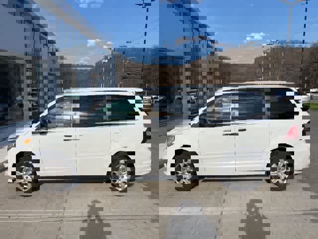 Used 2013 Volkswagen Routan S image 2