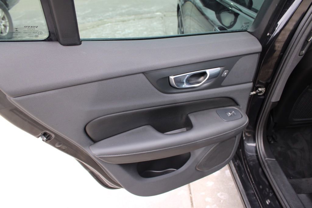 Used 2024 Volvo S60 B5 Plus image 25