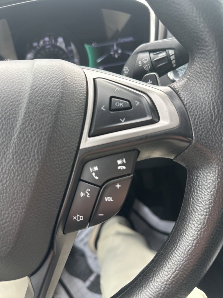 Used 2020 Ford Fusion SE image 11