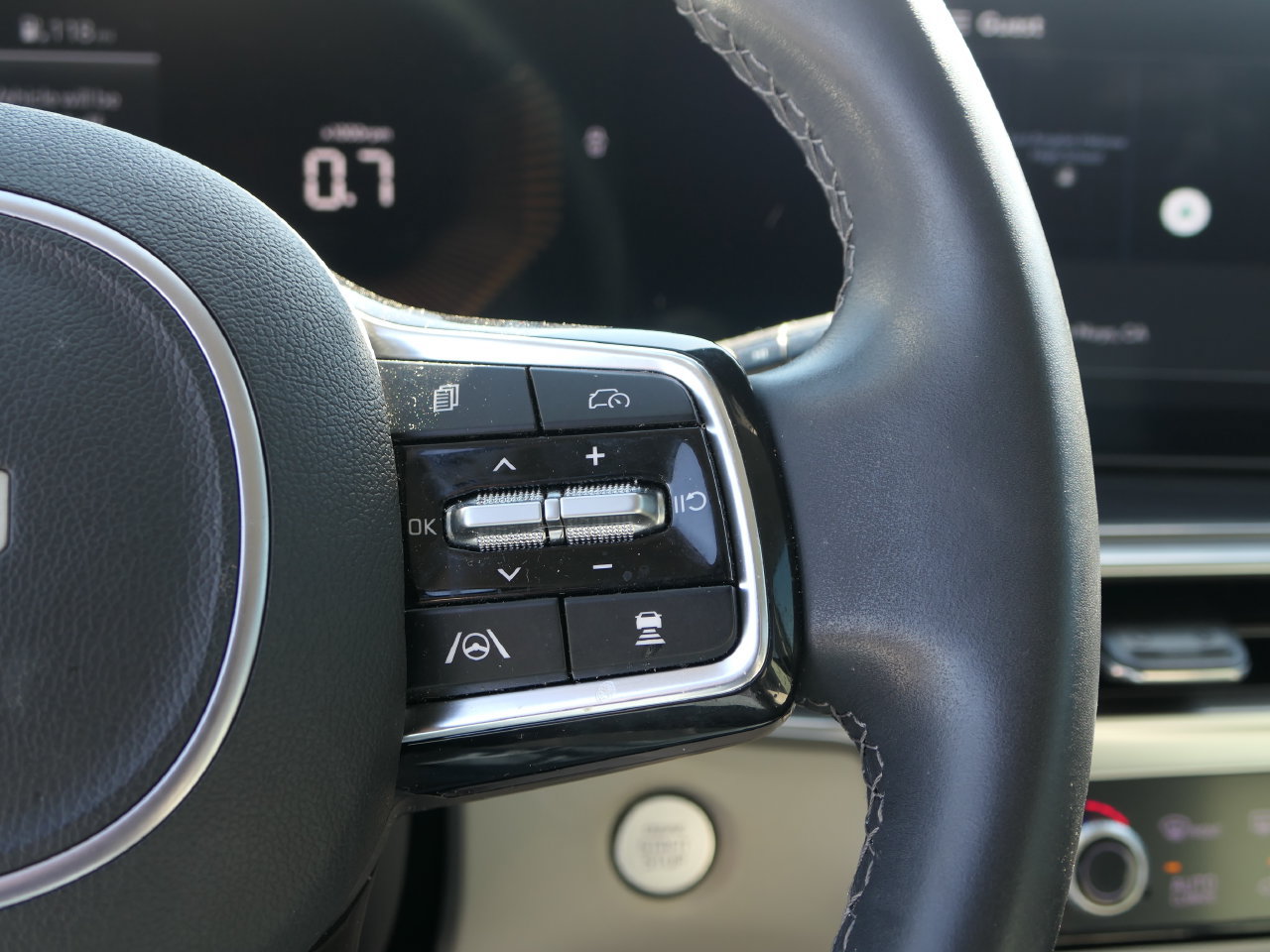 Certified 2025 Kia Sorento EX FWD image 17