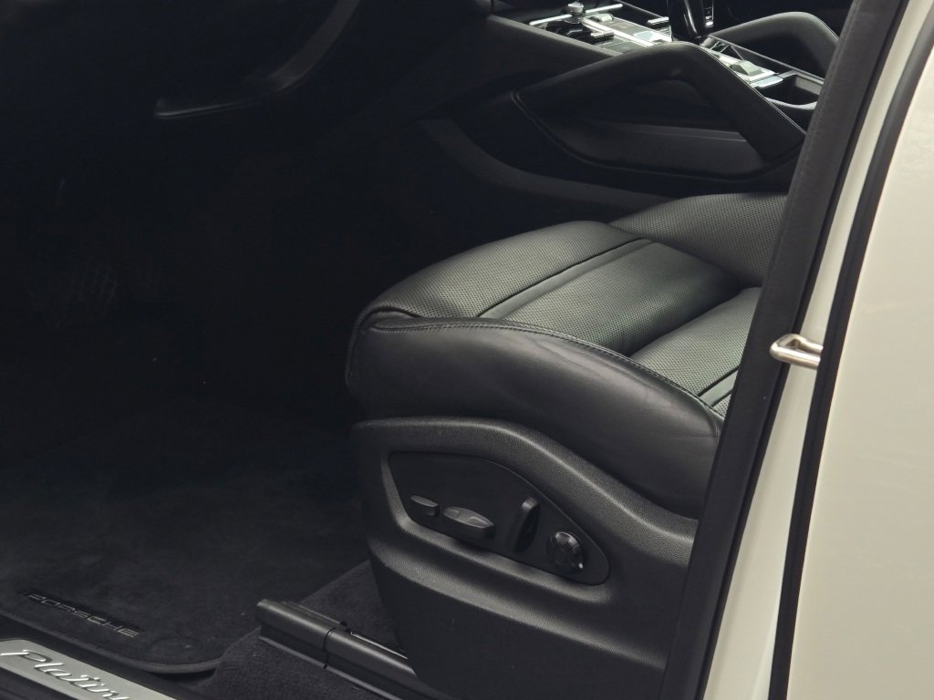 Used 2023 Porsche Cayenne Platinum Edition image 14