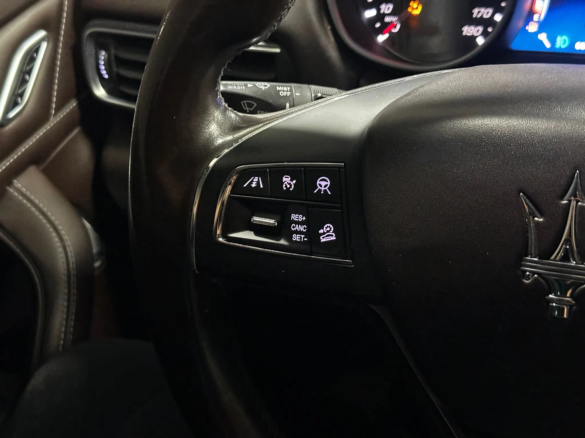 Used 2019 Maserati Levante GranLusso AWD/4WD image 31