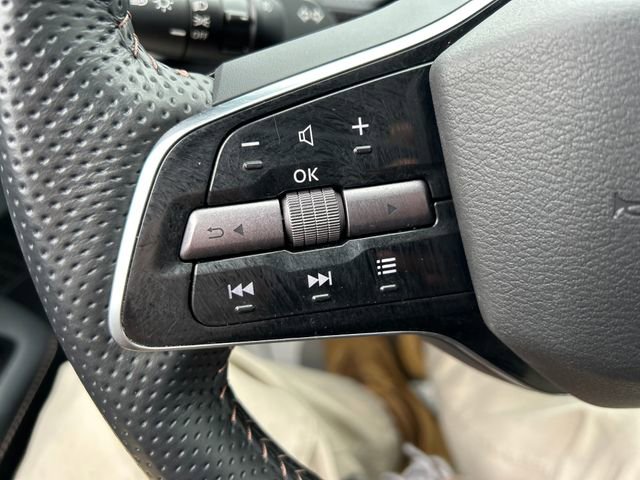 Used 2023 Nissan Ariya AWD image 14