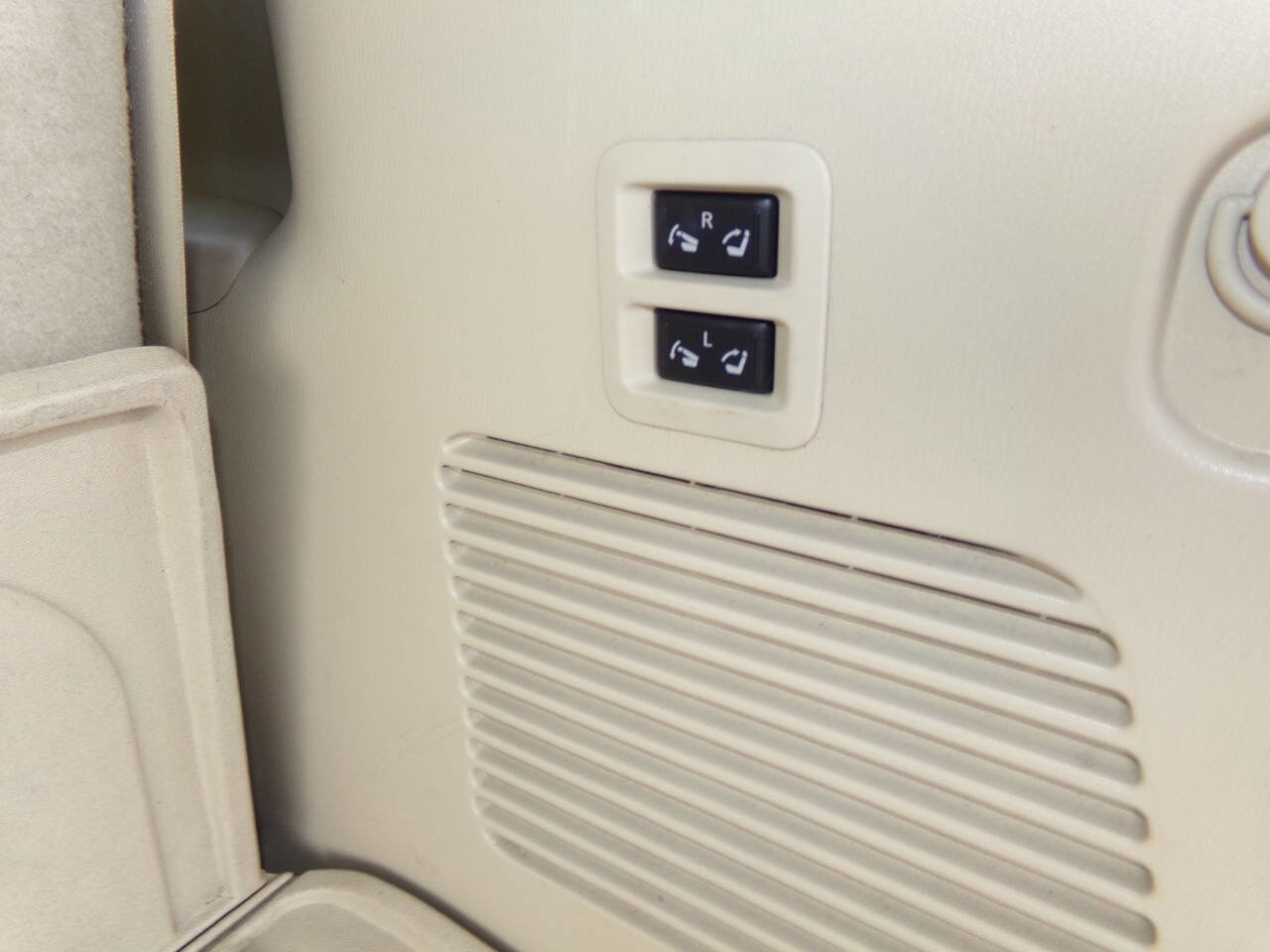 Used 2013 INFINITI QX56 4WD w/ Deluxe Touring Pkg image 26