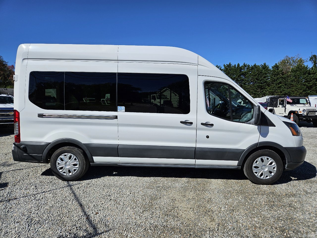 Used 2017 Ford Transit 350 XL image 7