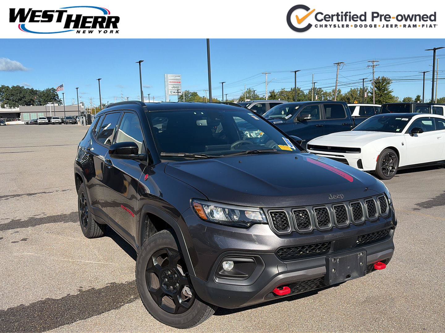 Used 2023 Jeep Compass Trailhawk w/ Trailhawk Convenience Group AWD/4WD image 1