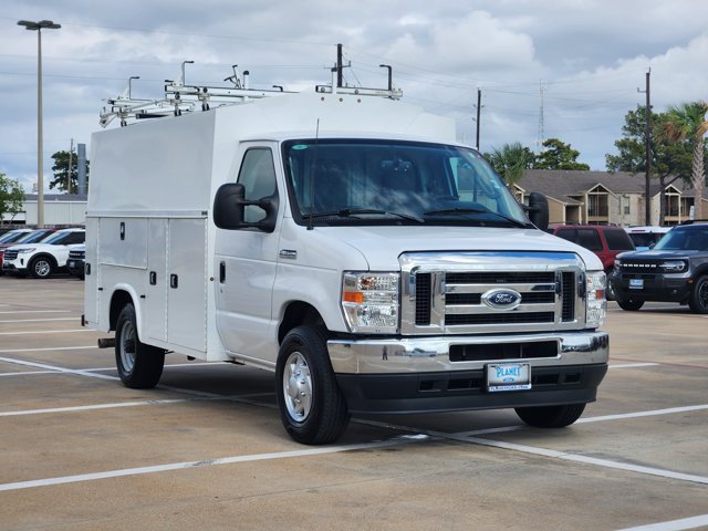 Used 2023 Ford E-350 and Econoline 350 Super Duty w/ Power Windows & Locks Group RWD image 3
