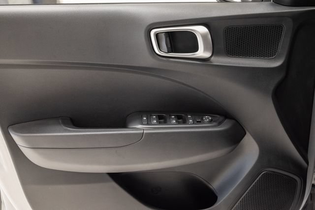 Used 2025 Hyundai Venue SEL FWD image 8