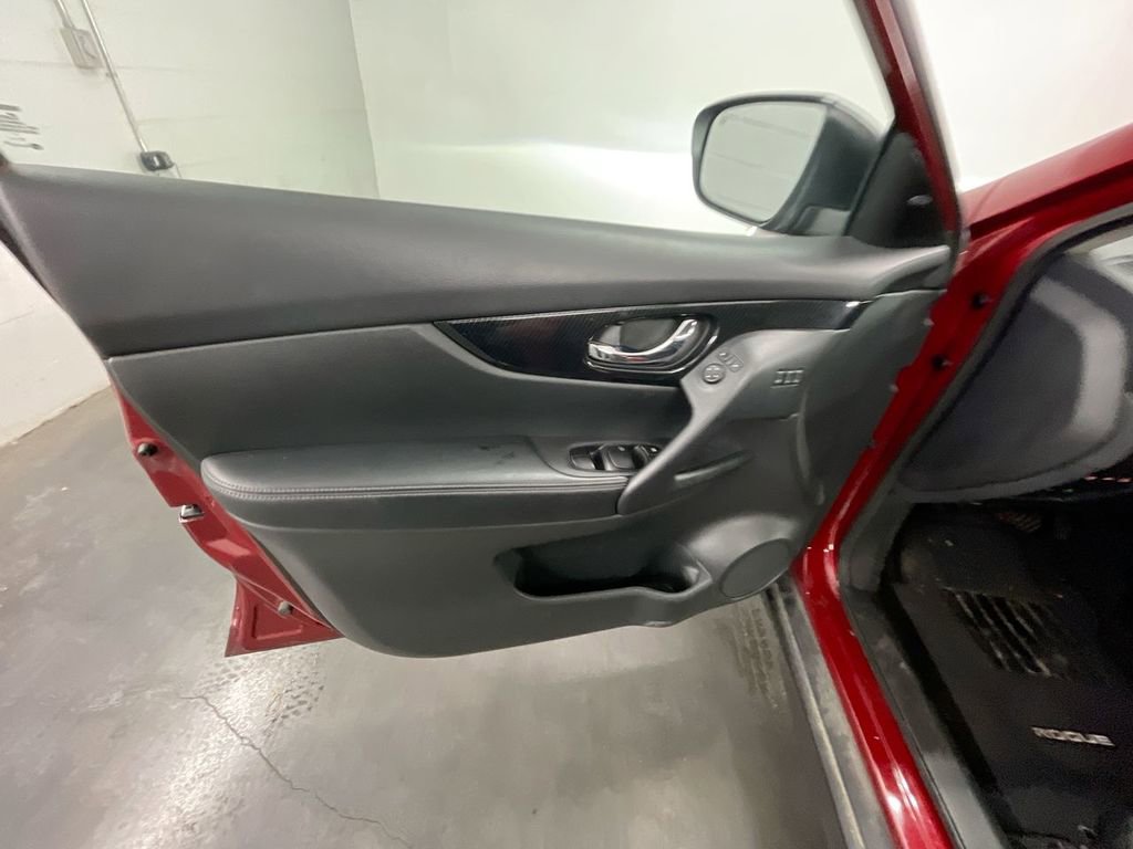 Used 2019 Nissan Rogue SL w/ Premium Package image 23