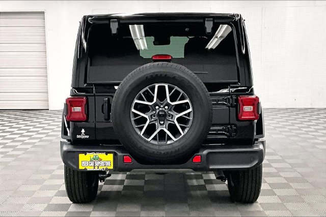 Used 2024 Jeep Wrangler Unlimited Sahara w/ Technology Group AWD/4WD image 4
