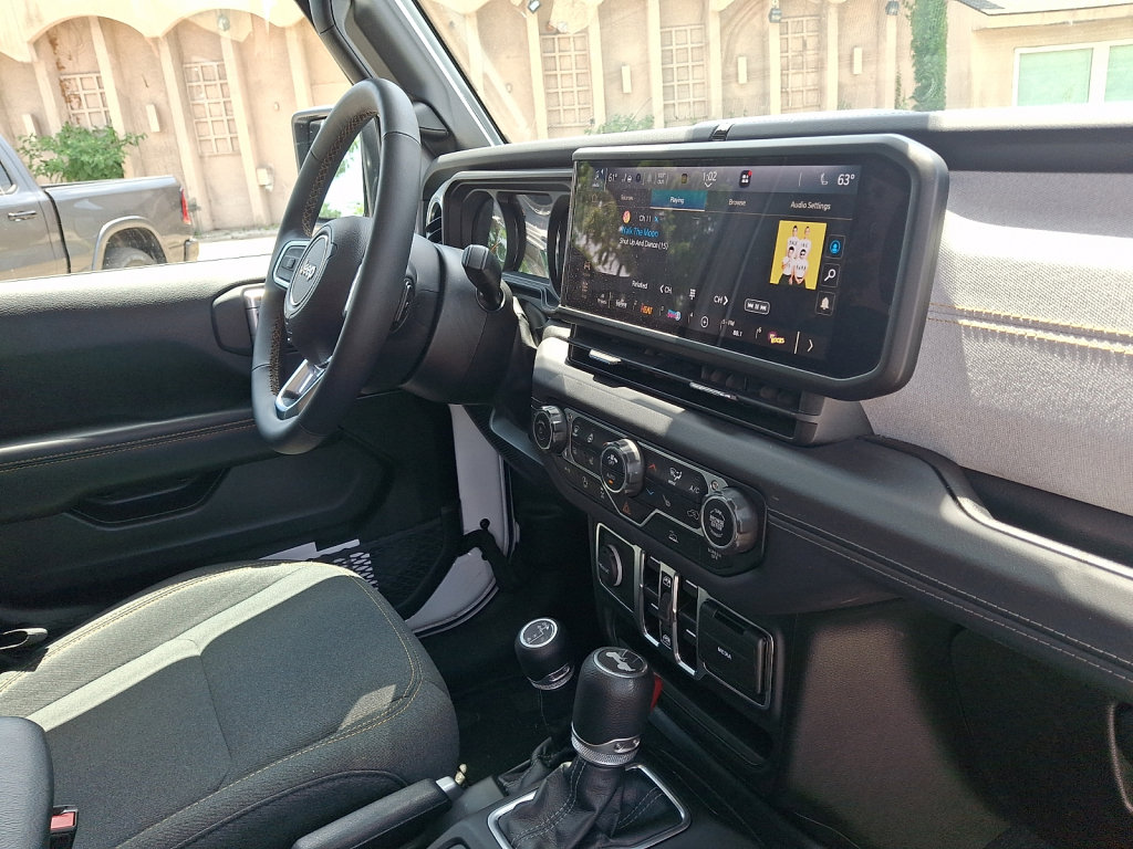Used 2025 Jeep Wrangler Unlimited Sahara AWD/4WD image 12
