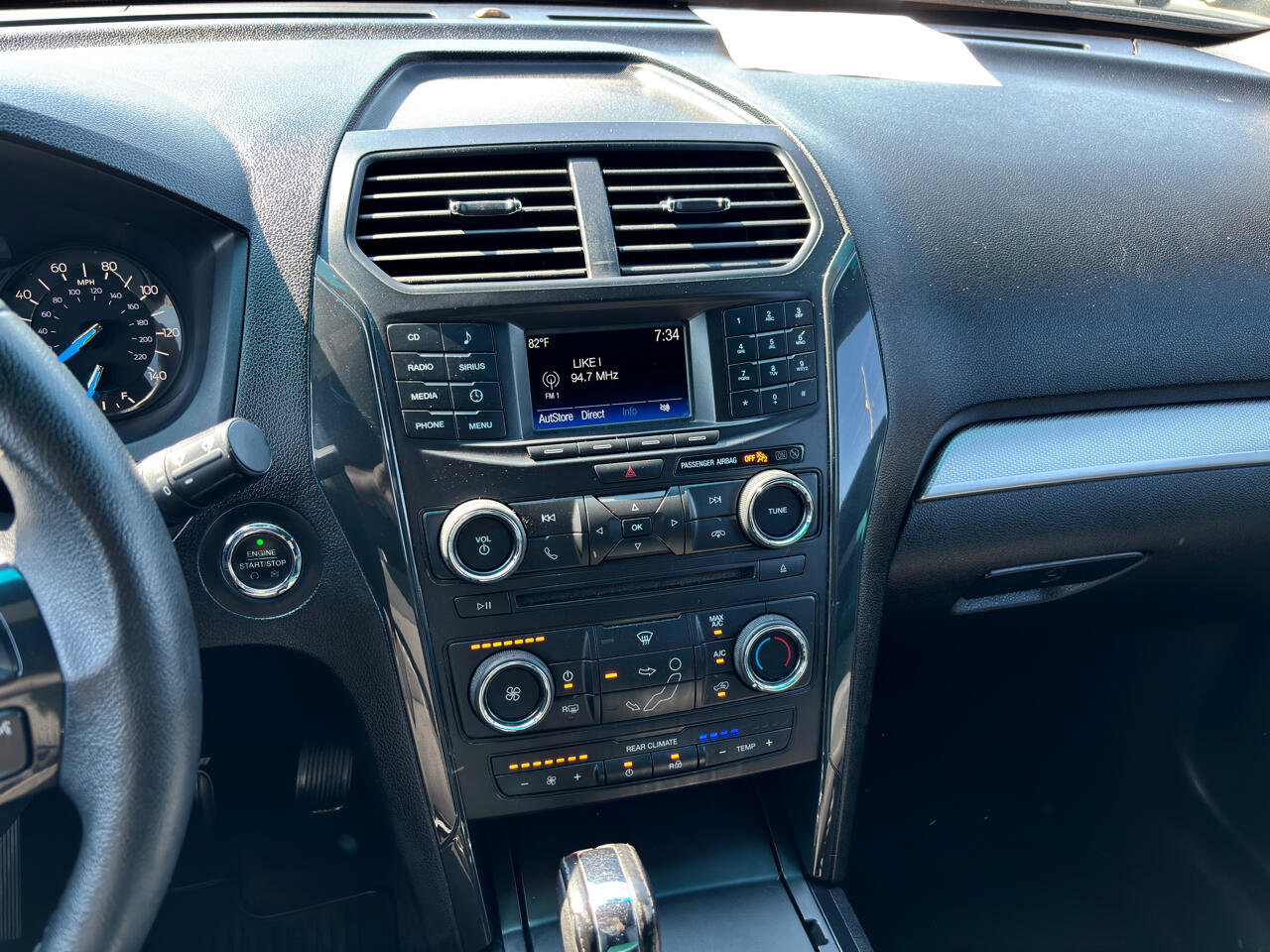 Used 2017 Ford Explorer XLT image 15
