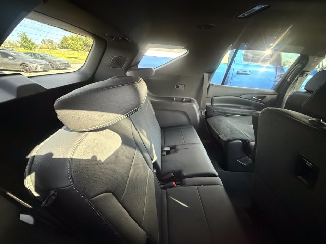 Used 2026 Chevrolet Traverse LT w/ LPO, Floor Liner Package AWD/4WD image 21