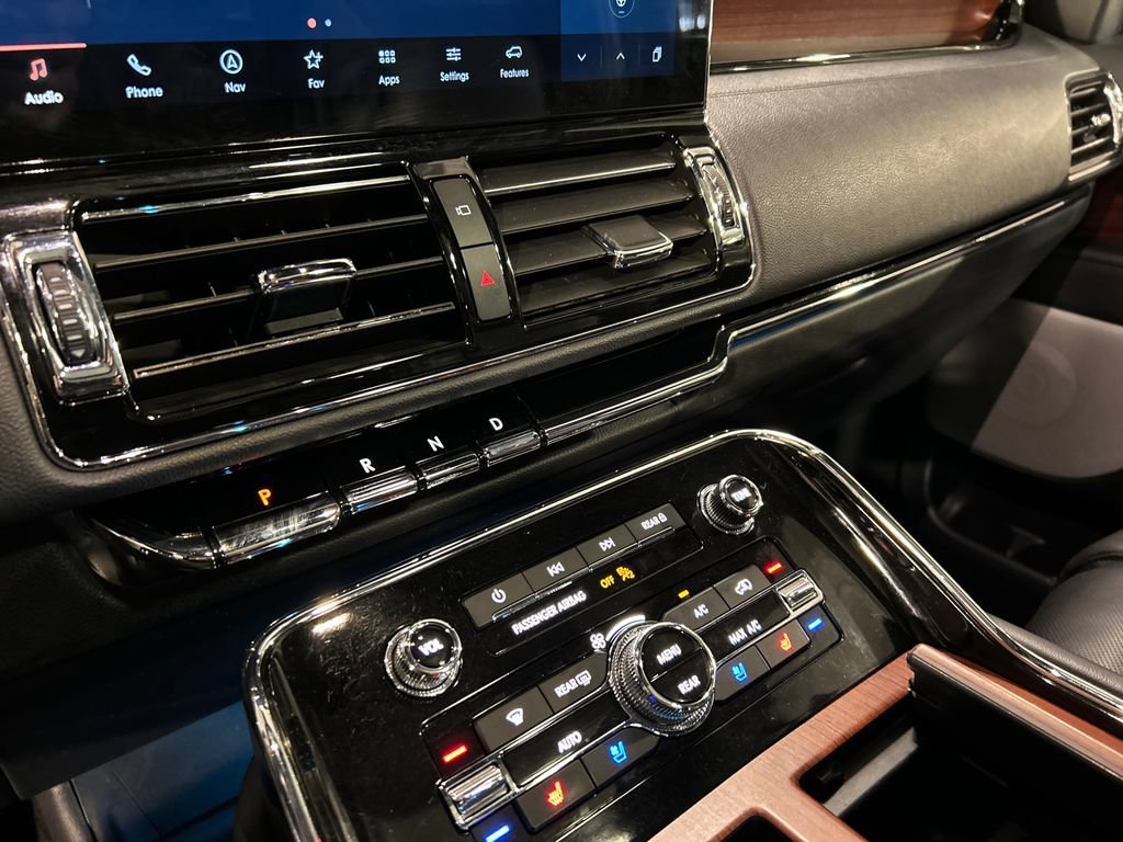 Certified 2023 Lincoln Navigator Reserve AWD/4WD image 17